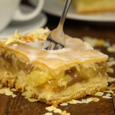 Gedeckter Apfelkuchen