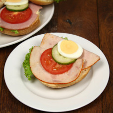 Halbes Kaiserbrötchen mit Pute